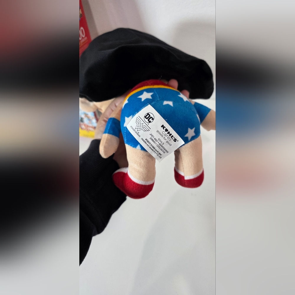 Wonder Woman Puzzle Plush - Picture 3 of 4